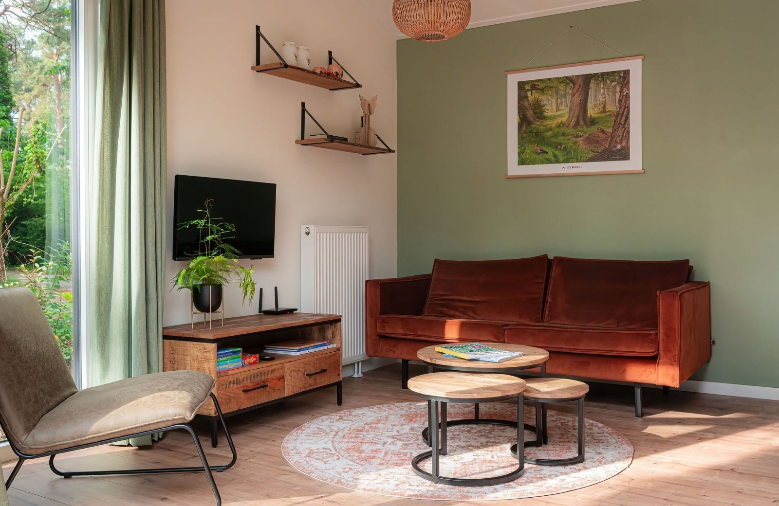 Moderne woonkamer van Lodge De Groene Specht op de Veluwe