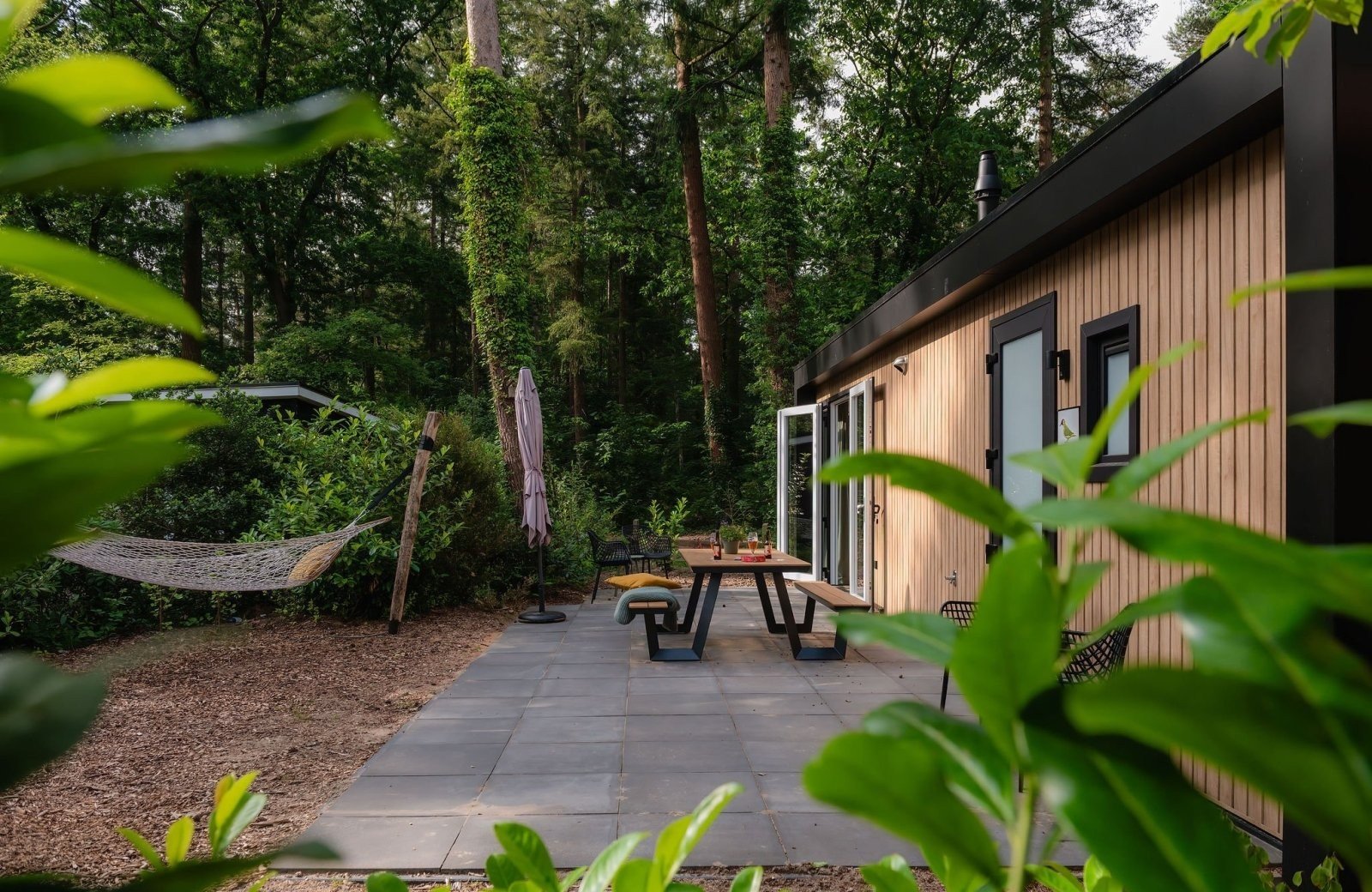 Terras van de vakantiewoning op Bospark De Vossenberg in Nunspeet